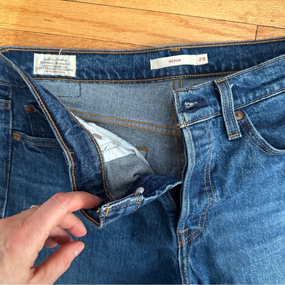 Levi’s Wedgie Jeans - Picture 2 of 7